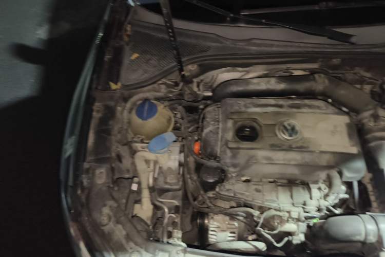 Used Volkswagen Passat 2011 1.8TSI Automatic Prestige Edition Engine Bay Right