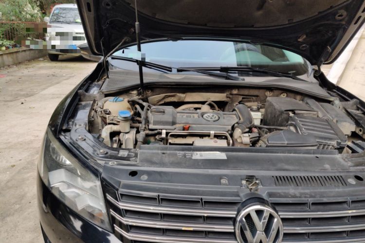 Used Volkswagen Passat 2011 1.4 TSI Manual Luxury Edition Engine Bay Right