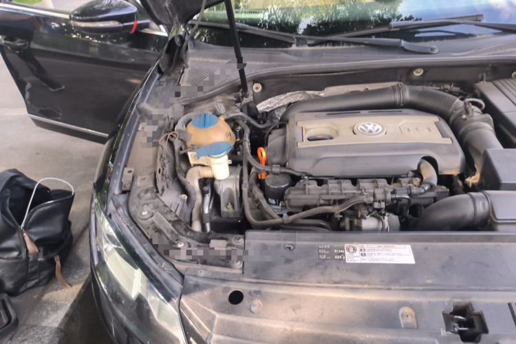 Used Volkswagen Passat 2011 1.8TSI DSG Prestige Edition Engine Bay Right