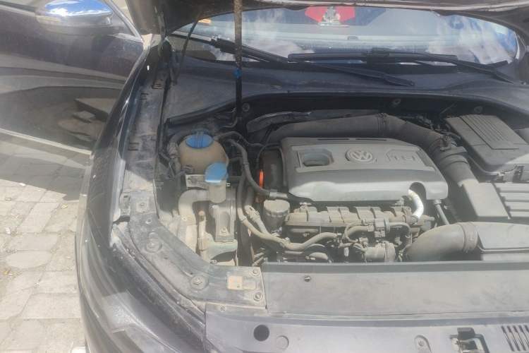 Used Volkswagen Passat 2011 1.8TSI Automatic Prestige Edition Engine Bay Right