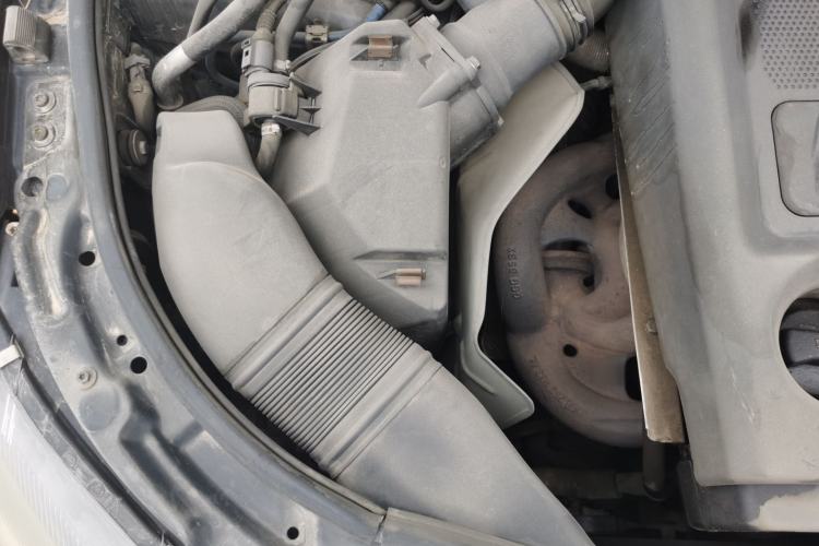 Used Volkswagen Passat 2011 2.0L Manual Luxury Version Engine Bay Right