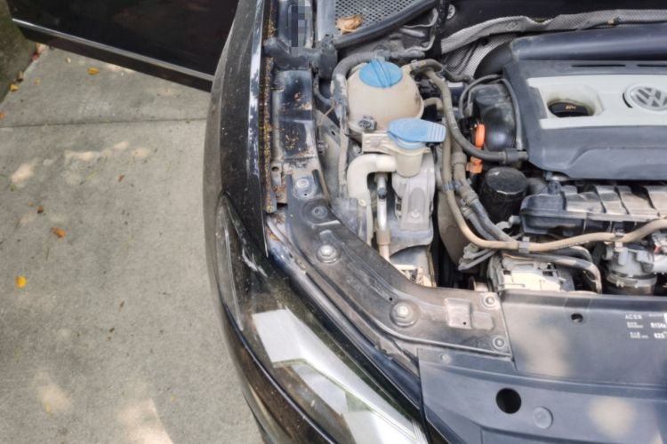 Used Volkswagen Passat 2011 1.8TSI Automatic Prestige Edition Engine Bay Right