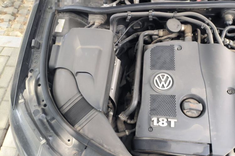 Used Volkswagen Passat 2011 1.8T Automatic Luxury Model Engine Bay Right