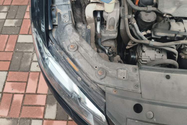 Used Volkswagen Passat 2011 1.8TSI DSG Prestige Edition Engine Bay Right