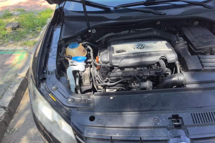 Used Volkswagen Passat 2011 1.8TSI DSG Prestige Edition Engine Bay Right