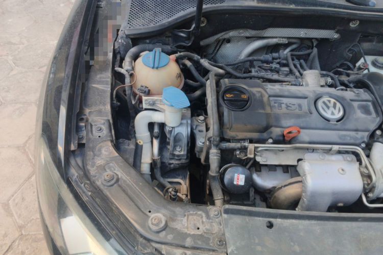 Used Volkswagen Passat 2011 1.4 TSI Manual Luxury Edition Engine Bay Right