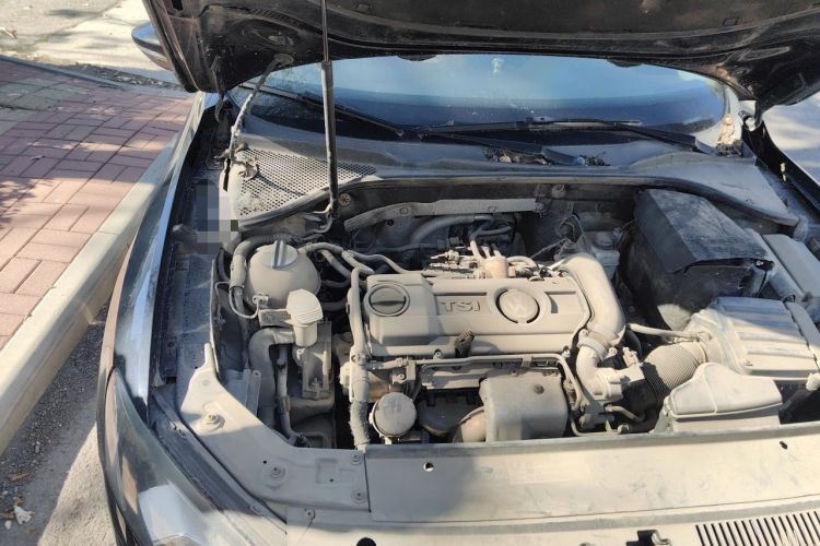 Used Volkswagen Passat 2011 1.4 TSI Manual Luxury Edition Engine Bay Right