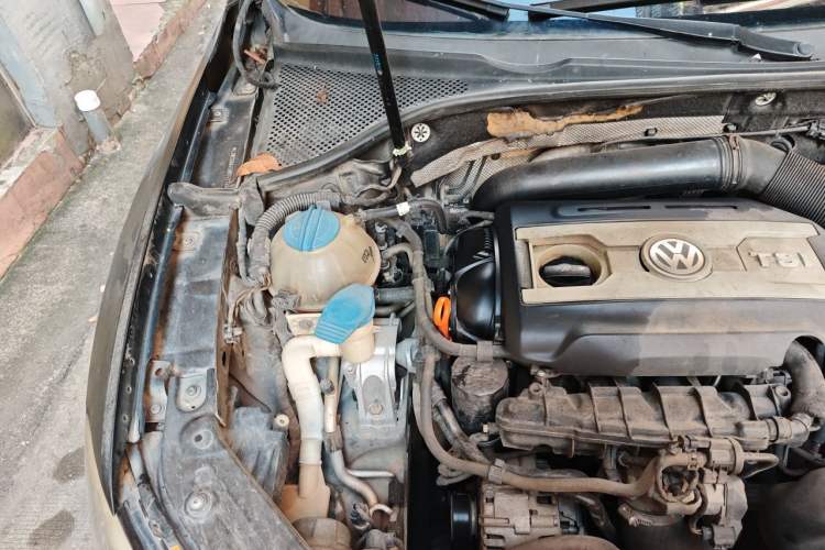 Used Volkswagen Passat 2011 1.8TSI DSG Prestige Edition Engine Bay Right