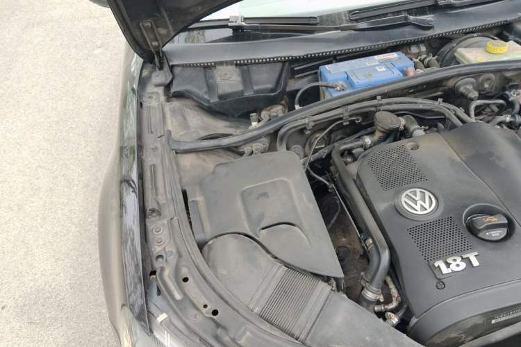 Used Volkswagen Passat 2011 1.8T Automatic Luxury Model Engine Bay Right