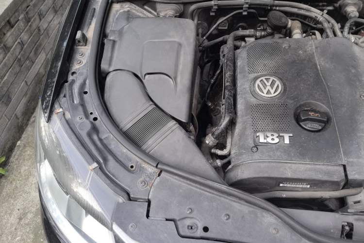 Used Volkswagen Passat 2011 1.8T Automatic Luxury Model Engine Bay Right