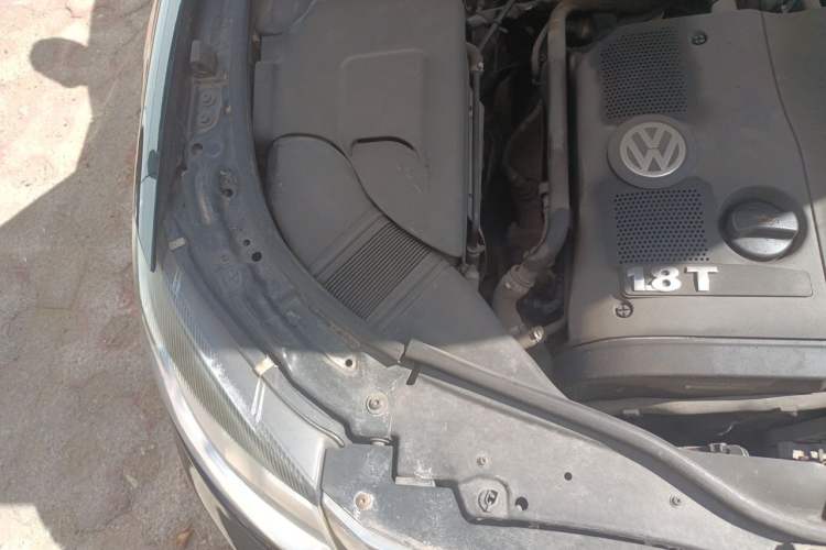 Used Volkswagen Passat 2011 1.8T Automatic Luxury Model Engine Bay Right