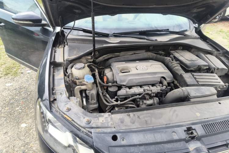 Used Volkswagen Passat 2011 1.8TSI DSG Prestige Edition Engine Bay Right