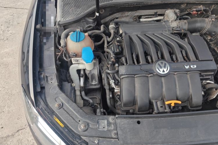 Used Volkswagen Passat 2011 3.0L V6 DSG Flagship Deluxe Edition Engine Bay Right
