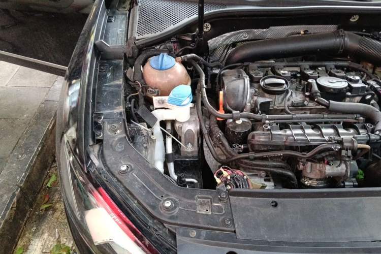 Used Volkswagen Passat 2011 1.8TSI Automatic Prestige Edition Engine Bay Right