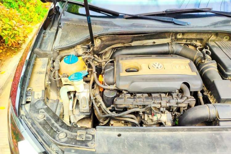 Used Volkswagen Passat  Engine Bay Right