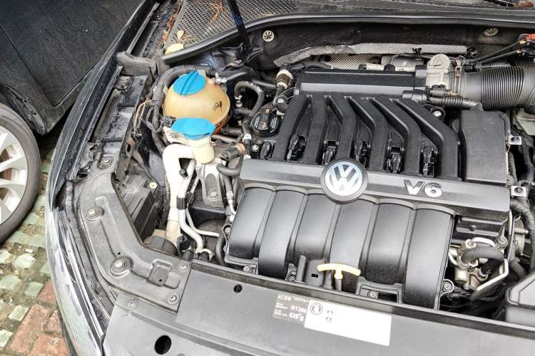 Used Volkswagen Passat 2011 3.0L V6 DSG Flagship Edition Engine Bay Right