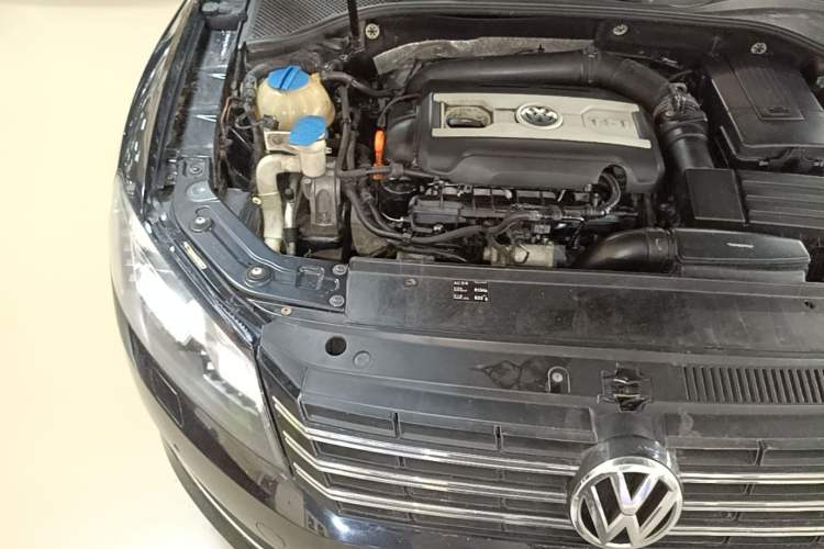 Used Volkswagen Passat 2011 2.0 TSI DSG Premium Edition Engine Bay Right