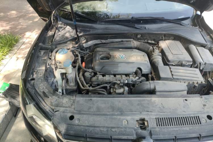 Used Volkswagen Passat 2011 1.8TSI Automatic Prestige Edition Engine Bay Right