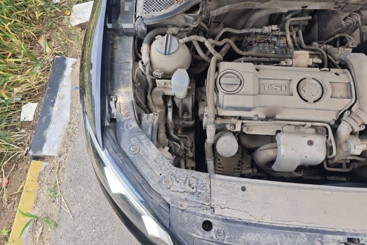 Used Volkswagen Passat 2011 1.4 TSI Manual Luxury Edition Engine Bay Right