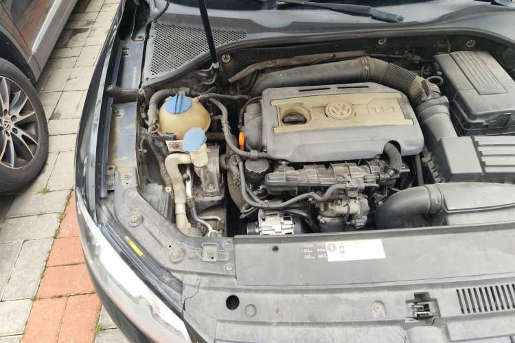 Used Volkswagen Passat 2011 2.0 TSI DSG Premium Edition Engine Bay Right