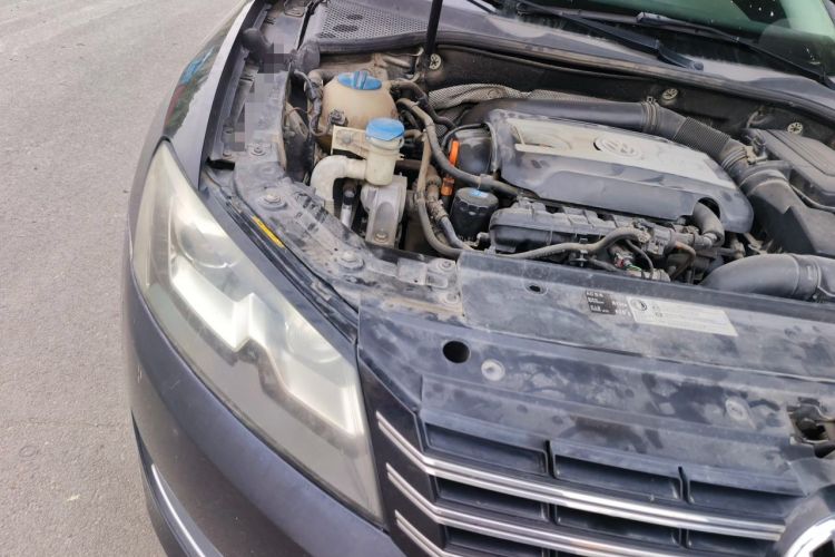 Used Volkswagen Passat 2011 1.8TSI Automatic Prestige Edition Engine Bay Right