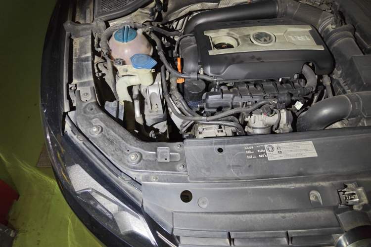 Used Volkswagen Passat 2011 1.8 TSI DSG Prestige Edition Engine Bay Right