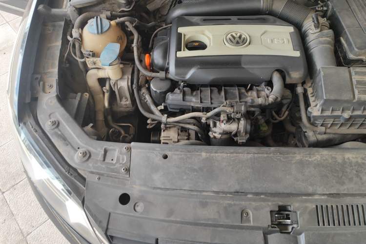 Used Volkswagen Passat 2011 1.8TSI Automatic Prestige Edition Engine Bay Right