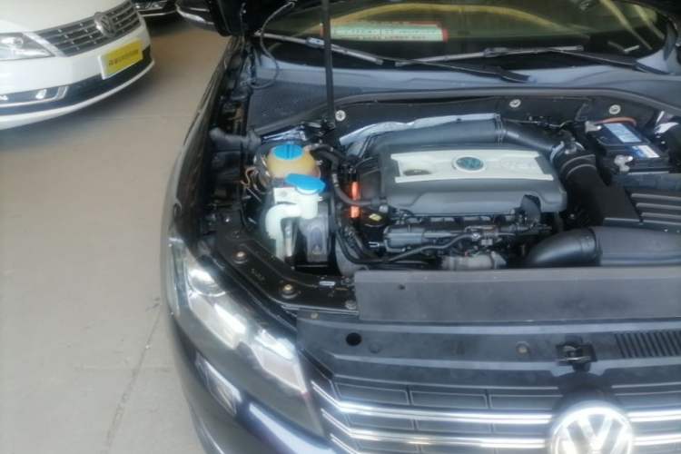 Used Volkswagen Passat 2011 1.8TSI DSG Prestige Edition Engine Bay Right