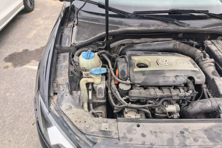 Used Volkswagen Passat  Engine Bay Right