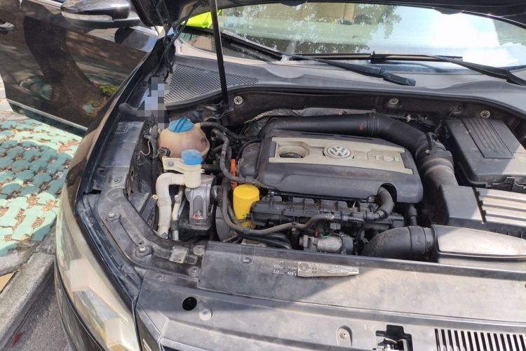 Used Volkswagen Passat 2011 1.8TSI Automatic Prestige Edition Engine Bay Right