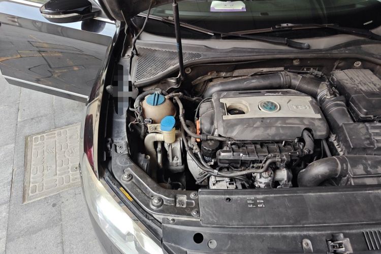 Used Volkswagen Passat 2011 2.0 TSI DSG Premium Edition Engine Bay Right