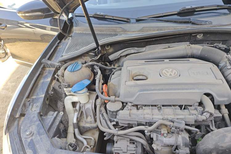 Used Volkswagen Passat 2011 1.8 TSI DSG Prestige Edition Engine Bay Right