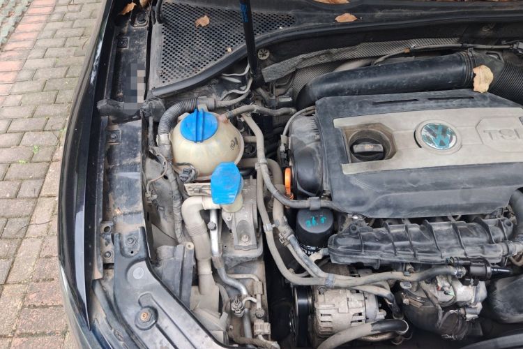 Used Volkswagen Passat 2011 1.8TSI Automatic Prestige Edition Engine Bay Right