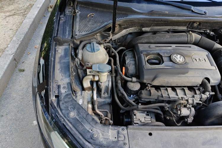 Used Volkswagen Passat 2011 1.8 TSI DSG Prestige Edition Engine Bay Right