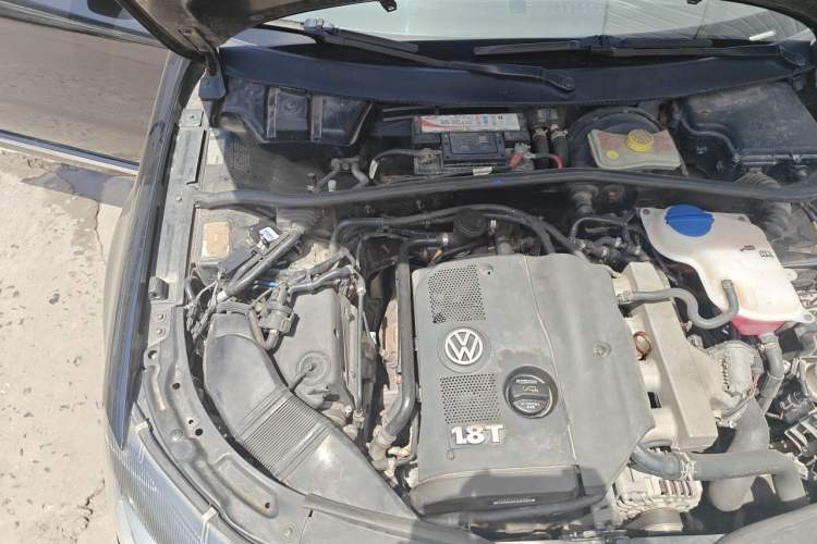 Used Volkswagen Passat 2011 1.8T Automatic Luxury Model Engine Bay Right