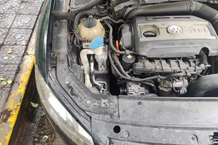 Used Volkswagen Passat 2011 2.0 TSI DSG Premium Edition Engine Bay Right