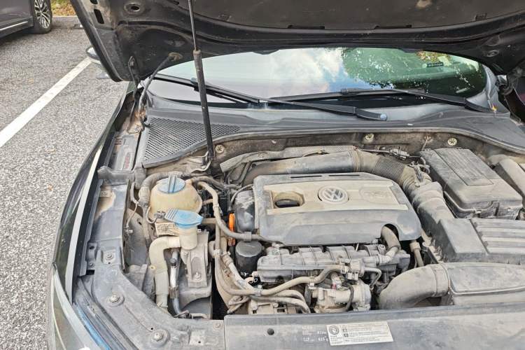 Used Volkswagen Passat 2011 1.8 TSI DSG Prestige Edition Engine Bay Right