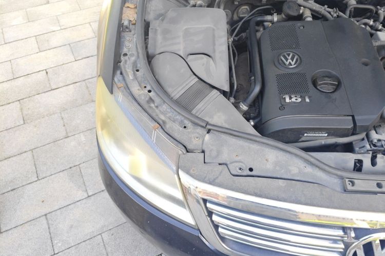 Used Volkswagen Passat 2011 1.8T Automatic Luxury Model Engine Bay Right