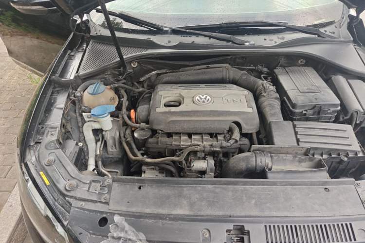 Used Volkswagen Passat 2011 2.0 TSI DSG Premium Edition Engine Bay Right