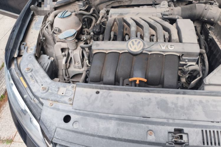 Used Volkswagen Passat 2011 3.0L V6 DSG Flagship Deluxe Edition Engine Bay Right