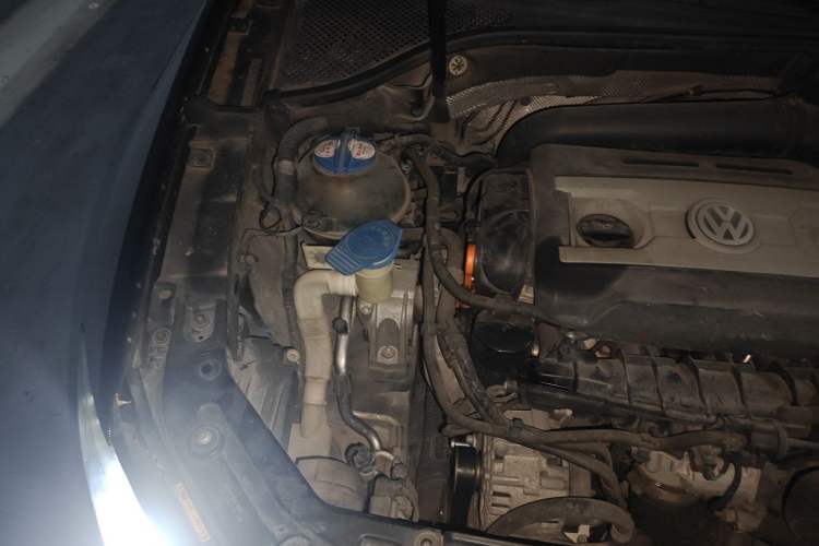 Used Volkswagen Passat 2011 1.8TSI DSG Prestige Edition Engine Bay Right