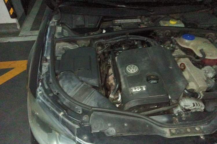 Used Volkswagen Passat 2011 1.8T Automatic Luxury Model Engine Bay Right