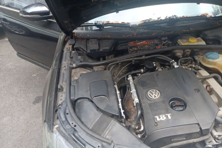 Used Volkswagen Passat 2011 1.8T Automatic Luxury Model Engine Bay Right