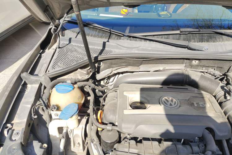 Used Volkswagen Passat 2011 2.0 TSI DSG Premium Edition Engine Bay Right