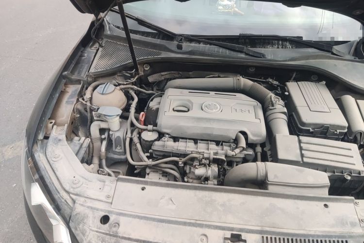 Used Volkswagen Passat 2011 1.8TSI Automatic Prestige Edition Engine Bay Right