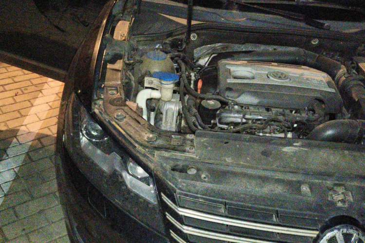 Used Volkswagen Passat 2011 1.8TSI DSG Prestige Edition Engine Bay Right