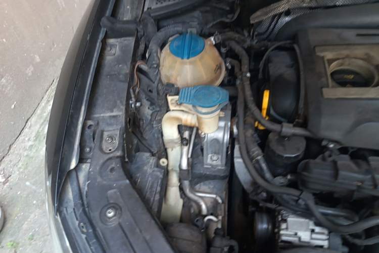 Used Volkswagen Passat 2011 1.8TSI DSG Prestige Edition Engine Bay Right