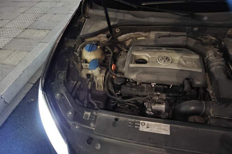 Used Volkswagen Passat 2011 1.8 TSI DSG Prestige Edition Engine Bay Right