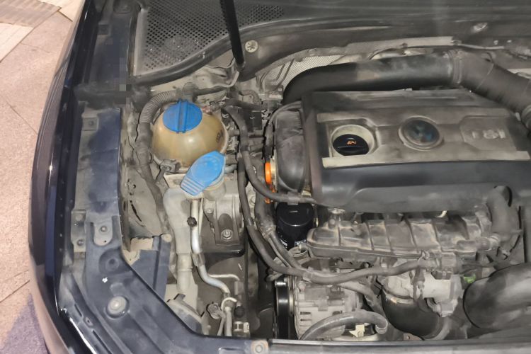 Used Volkswagen Passat 2011 1.8TSI Automatic Prestige Edition Engine Bay Right