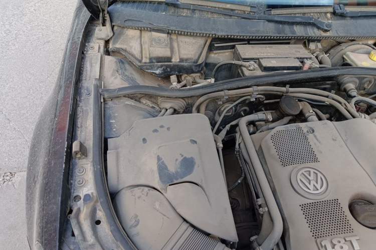 Used Volkswagen Passat 2011 1.8T Manual Luxury Model Engine Bay Right